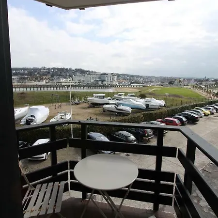 Marina Estacade Apartment